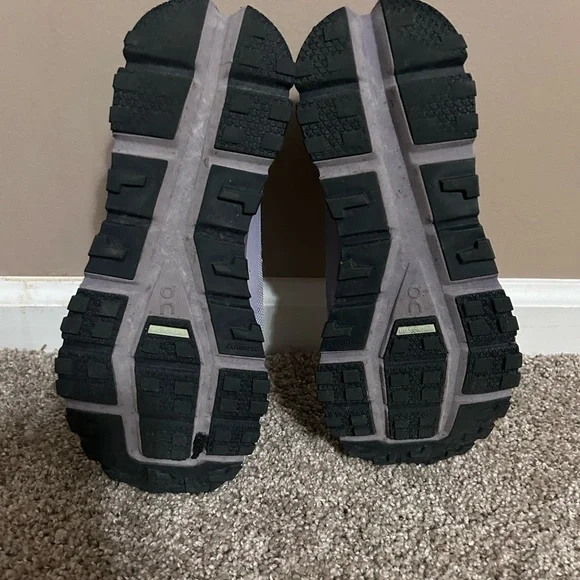 On Running Ultracloud Purple Shoes - Picture 4 of 4